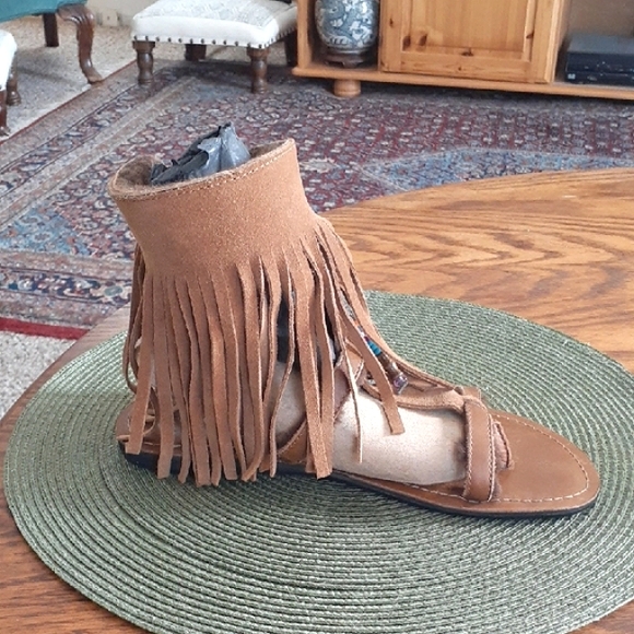 Koolaburra UGG Fringe Brown Suede Leather Ankle Strap Venus Sandals Size 7 - Picture 1 of 14